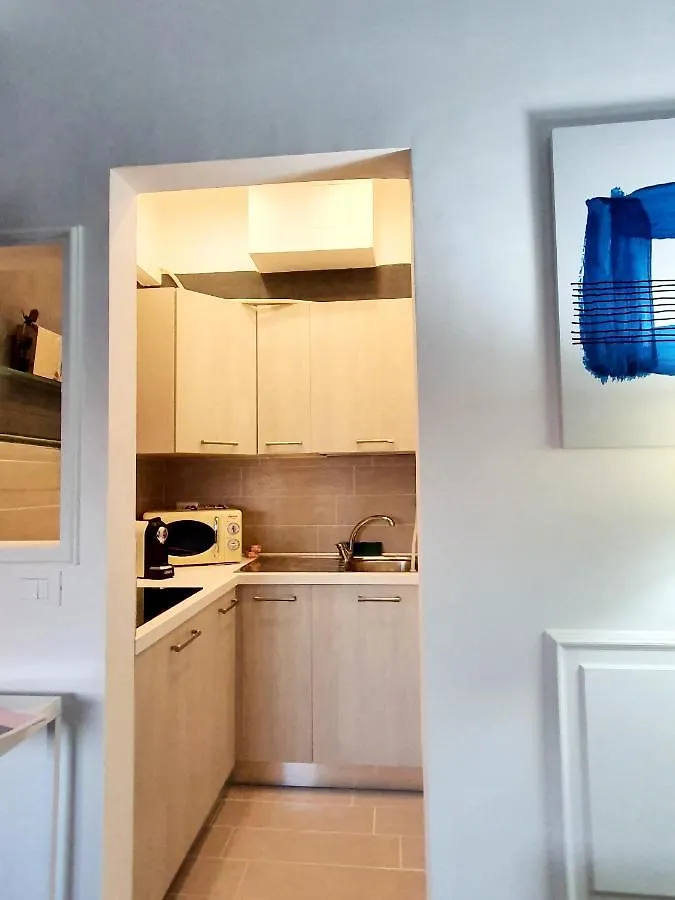 Suite Vista Mare In Viale Ceccarini Angolo Dante Riccione 0*,