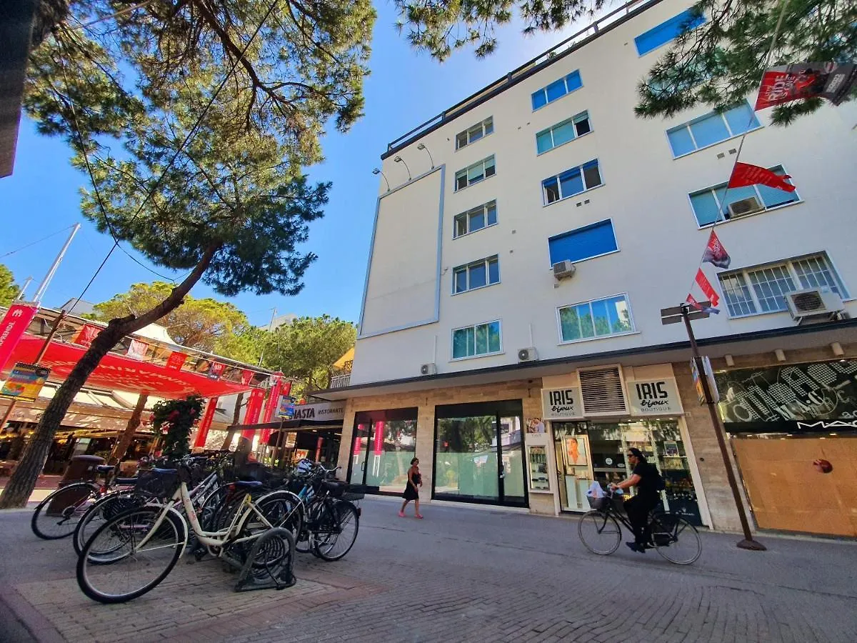 Suite Vista Mare In Viale Ceccarini Angolo Dante Riccione 0*,  Itália