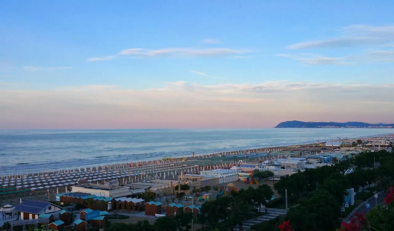Suite Vista Mare In Viale Ceccarini Angolo Dante Riccione